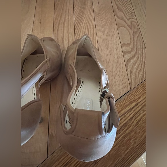 Tan Leather Coach Heals - Picture 4 of 10